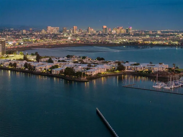 $320,000 | 7 Commodore Drive, Unit 355, Emeryville, CA 94608