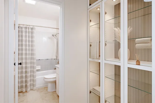 $320,000 | 7 Commodore Drive, Unit 355, Emeryville, CA 94608