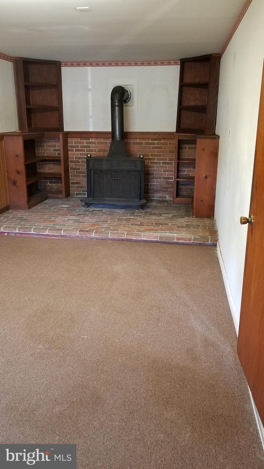 5845 Oakland Road Baltimore, MD 21227 - Photo 15 of 26 Family Room