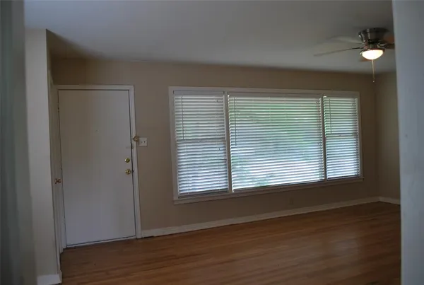 $1,895 | 1419 Broadway Street, Denton, TX 76201