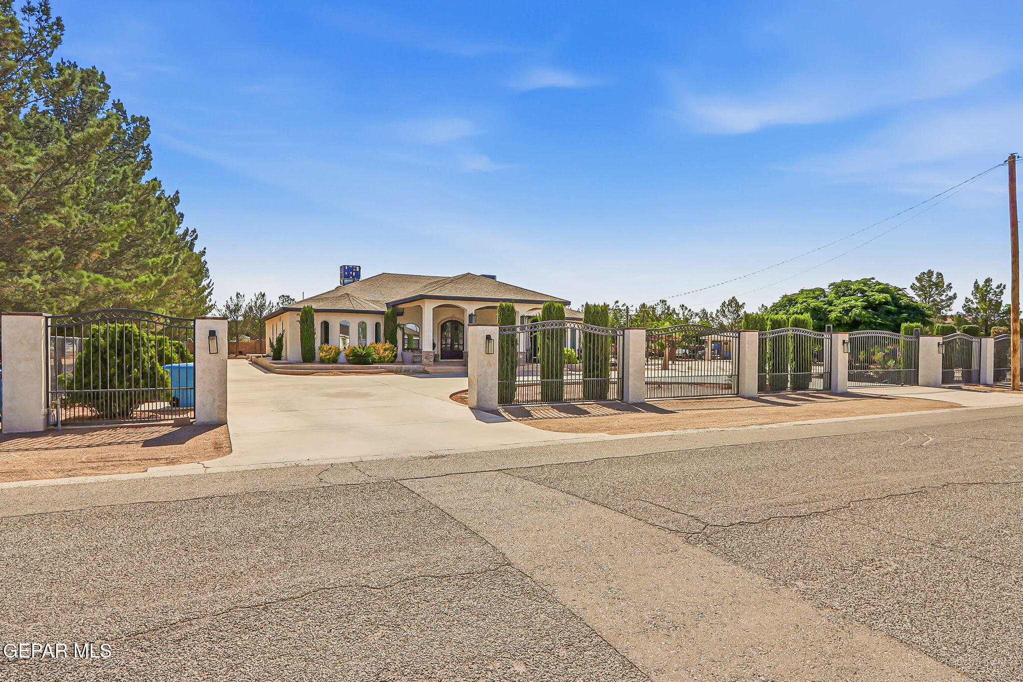 11670 Flor Del Rio Street Socorro, TX 79927 - Photo 2 of 68 24-web-or-mls-IMG_7498