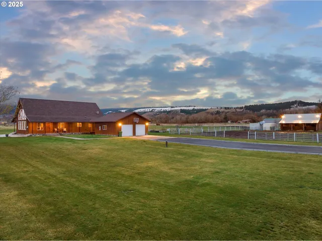 a view of a large building with a big yard
