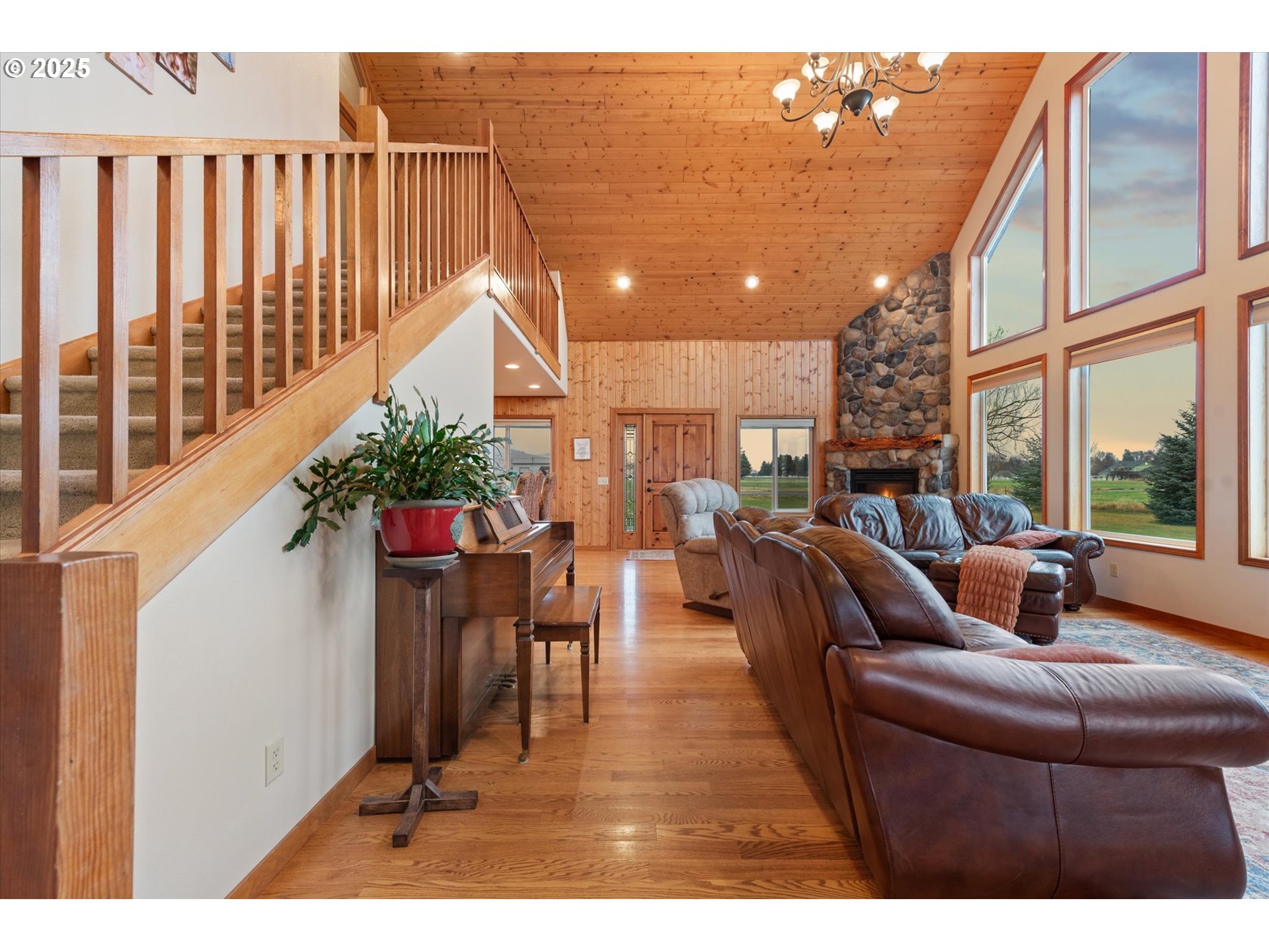 62123 Chandler Loop La Grande, OR 97850 - Photo 35 of 48 a living room with furniture a potted plant and a table