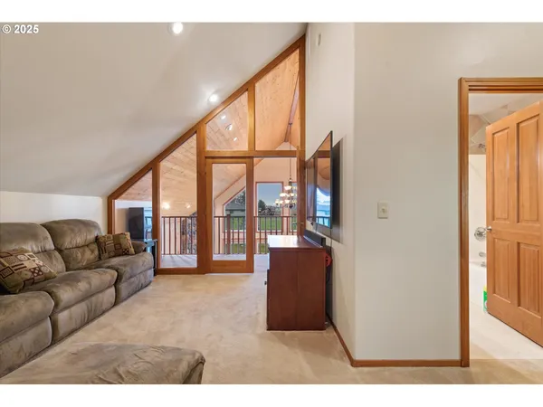 $1,099,900 | 62123 Chandler Loop, La Grande, OR 97850