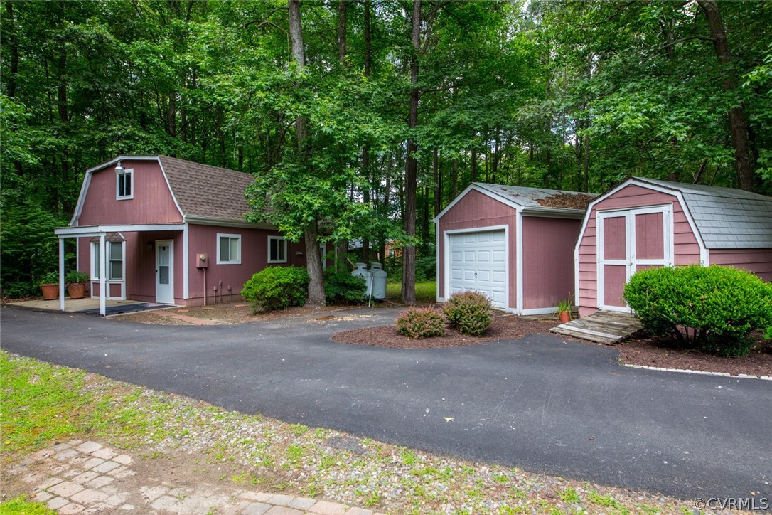 3958 North Hen Peck Road Quinton, VA 23141 - Photo 2 of 49 Gallery Image 2