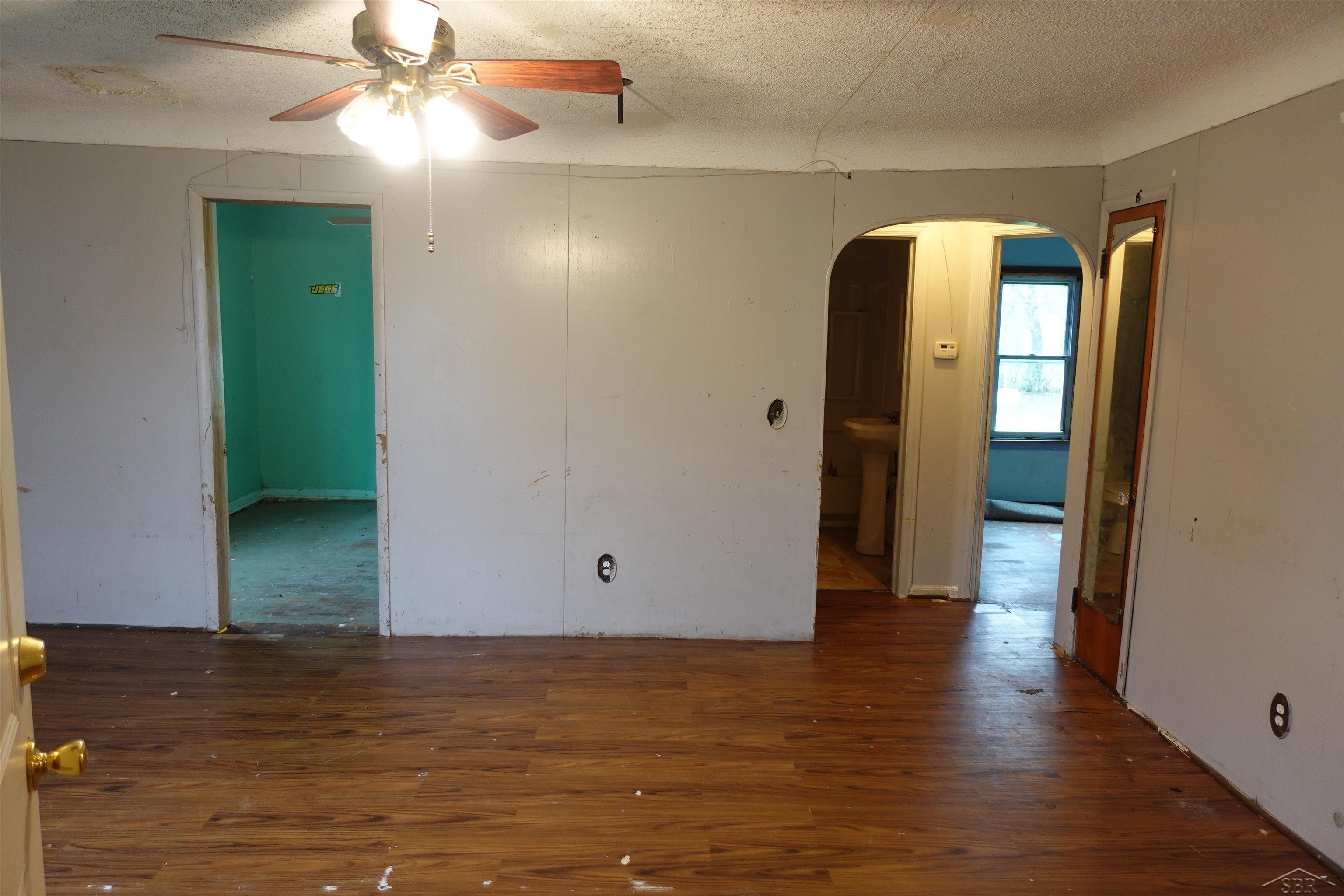 50107754-2.JPG