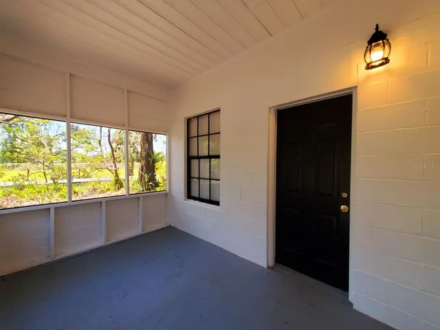 $1,495 | 209 South Wiggins Road, Plant City, FL 33566