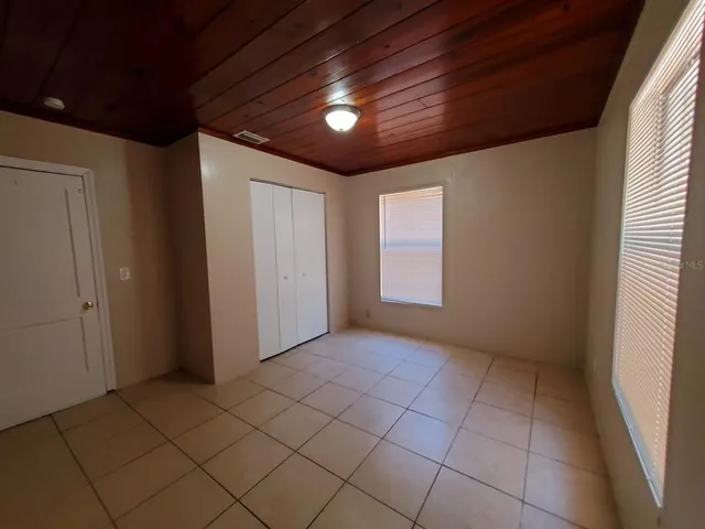 $1,495 | 209 South Wiggins Road, Plant City, FL 33566