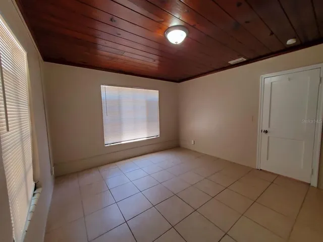 $1,495 | 209 South Wiggins Road, Plant City, FL 33566