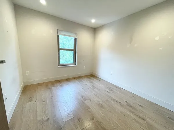 $4,200 | 118 Buttonwood Street, Unit 3, Boston, MA 02125