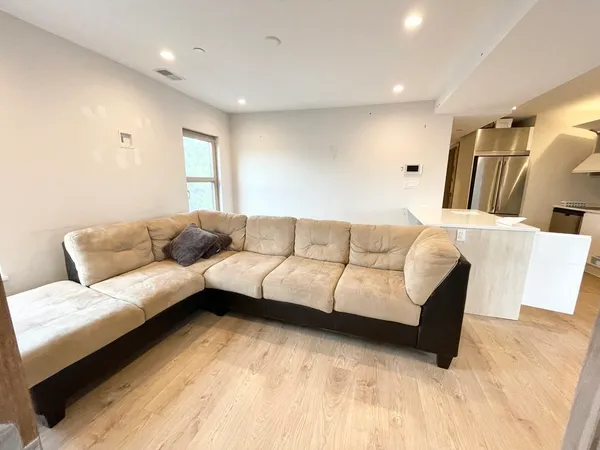 $4,200 | 118 Buttonwood Street, Unit 3, Boston, MA 02125