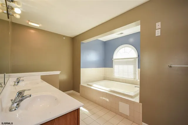 $3,300 | 69 Chelsea Court, Unit 69, Atlantic City, NJ 08401