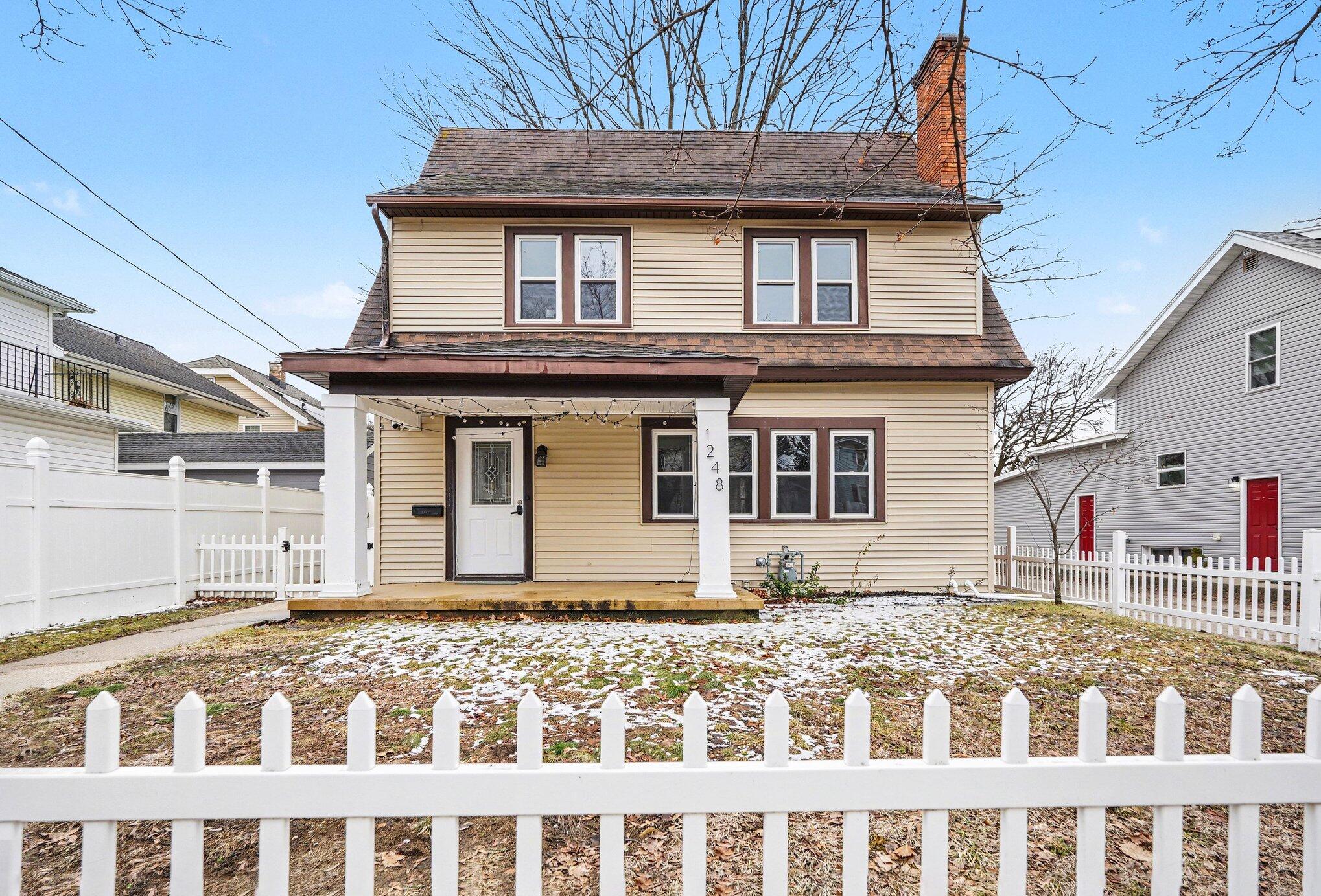 1248 Fisk Road Southeast Grand Rapids, MI 49506 - Photo 2 of 24 003_file_2836