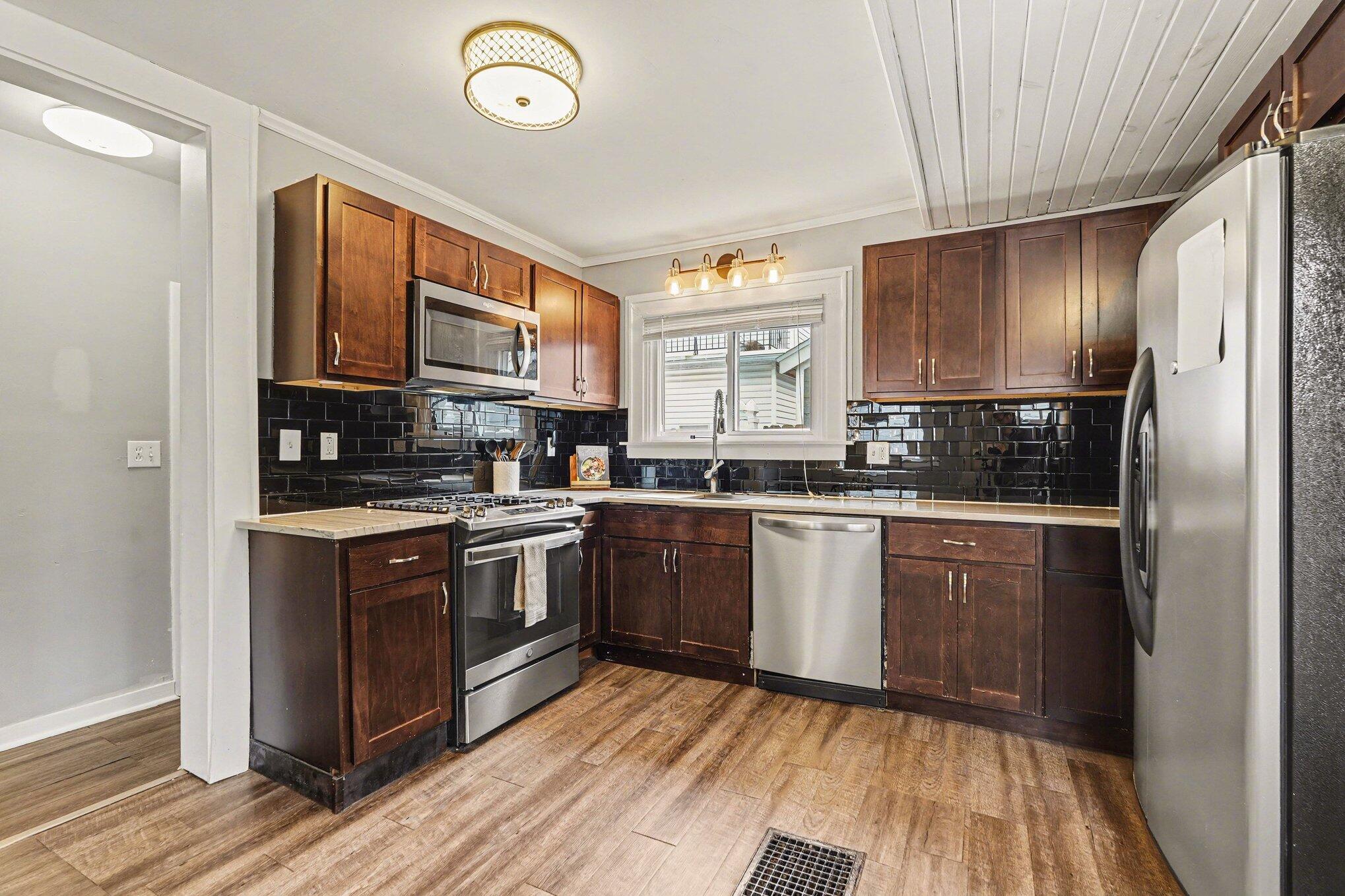 1248 Fisk Road Southeast Grand Rapids, MI 49506 - Photo 8 of 24 008_file_3232