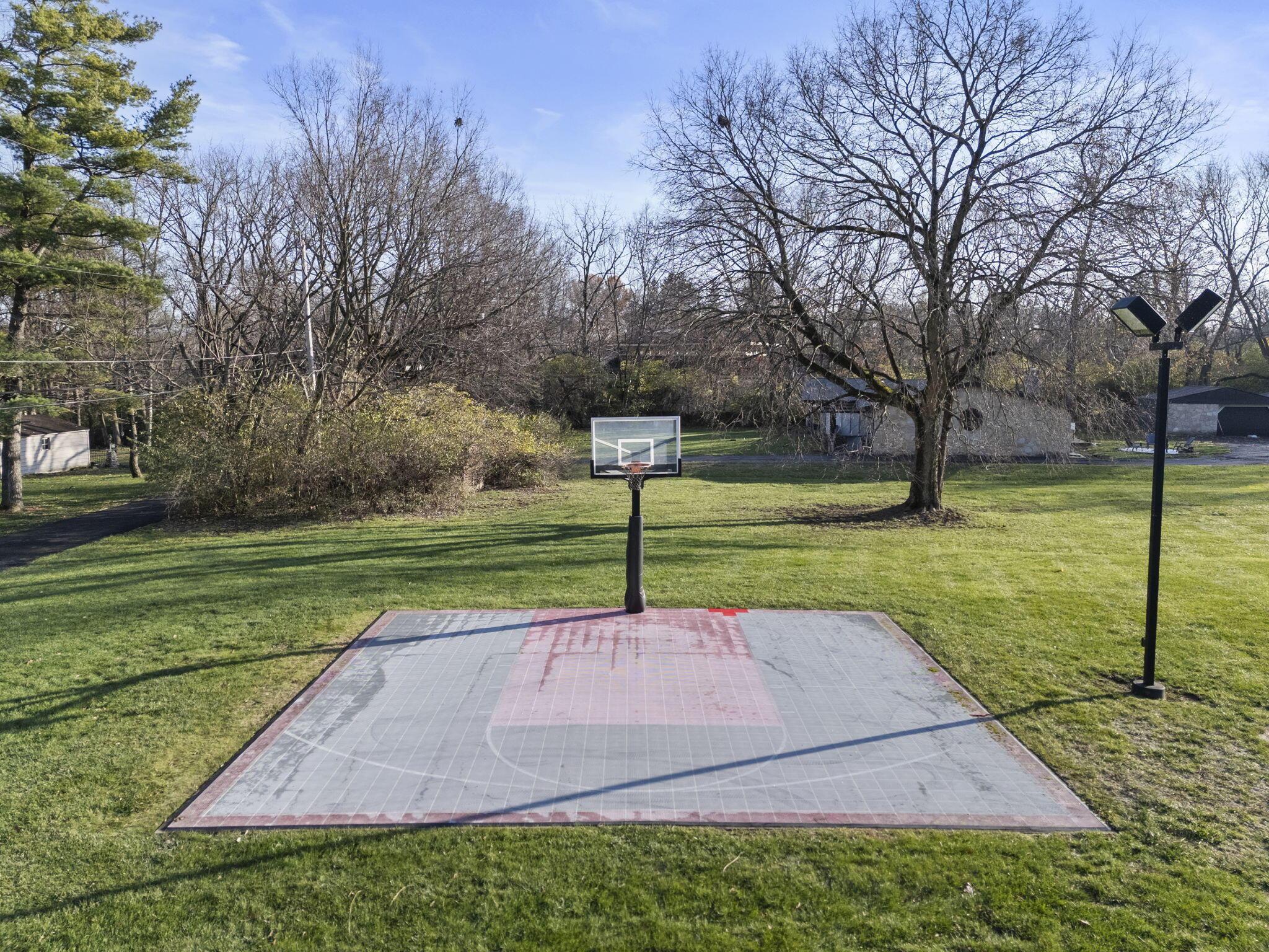 4372 Dublin Road Columbus, OH 43221 - Photo 71 of 85 Basketball Court