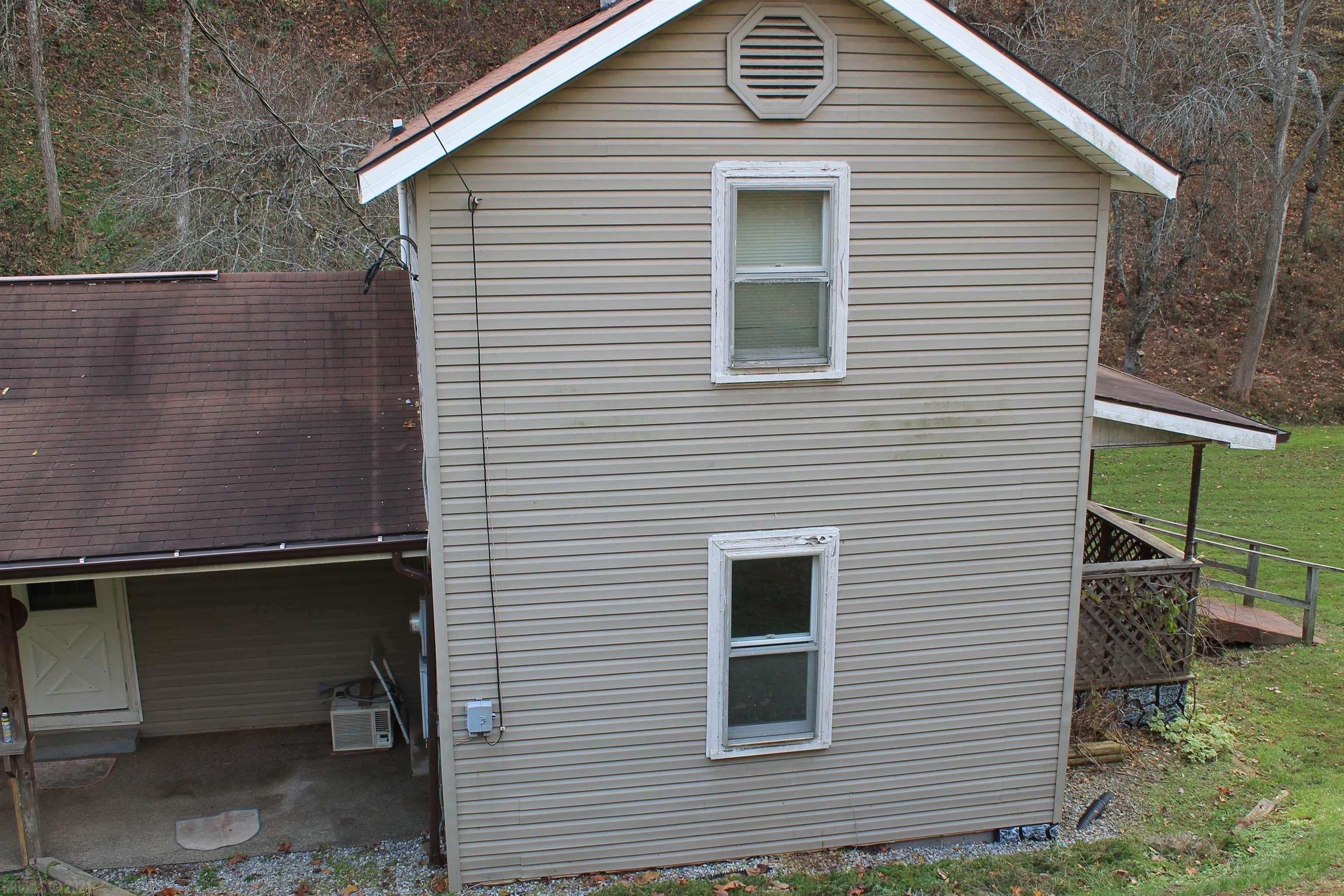 3297 Lowmans Ferry Road Pulaski, VA 24301 - Photo 7 of 33 Gallery Image 7