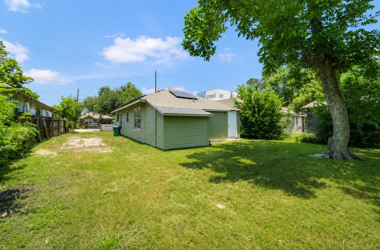 220 Engel Street Houston, TX 77011 - Photo 27 of 29 Backyard