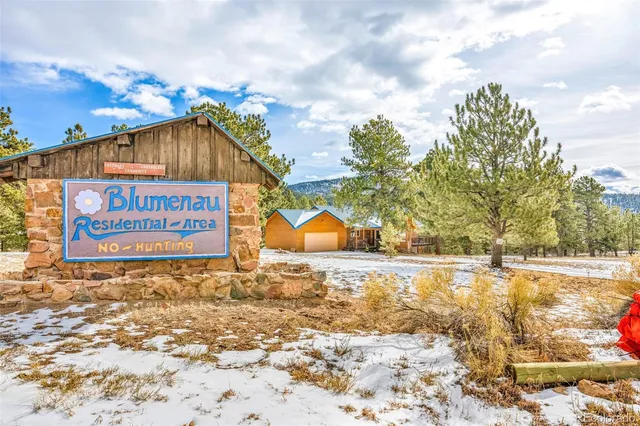 a sign board with yard