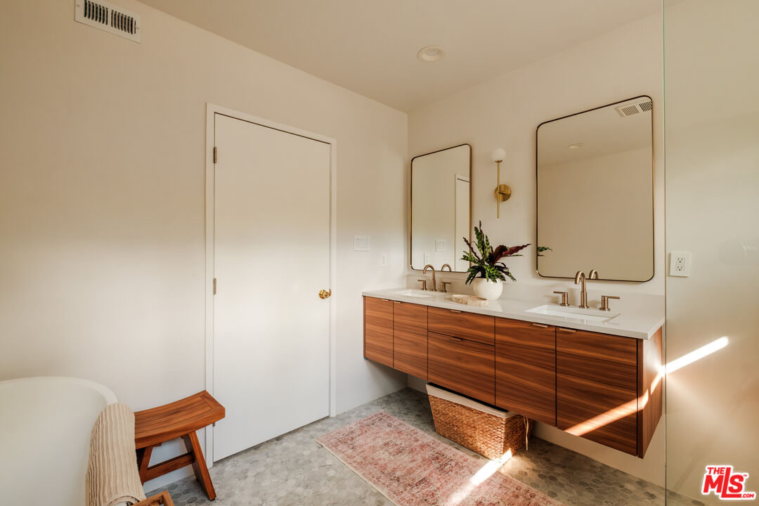 21269 Entrada Road Topanga, CA 90290 - Photo 44 of 73
