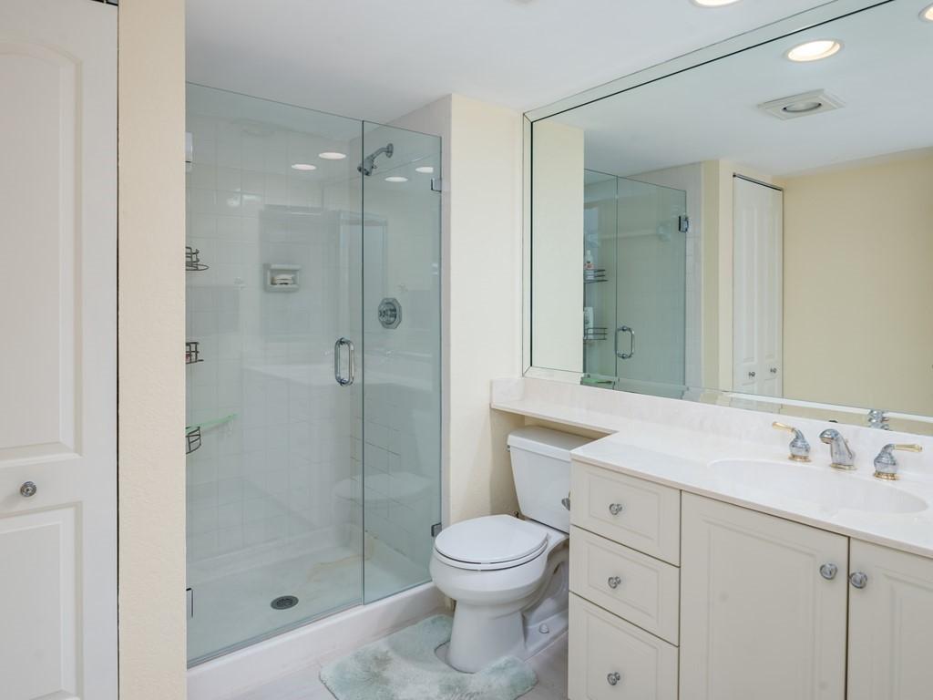 8460 Casa Del Lago, Unit G Boca Raton, FL 33433 - Photo 11 of 14 Bathroom Two
