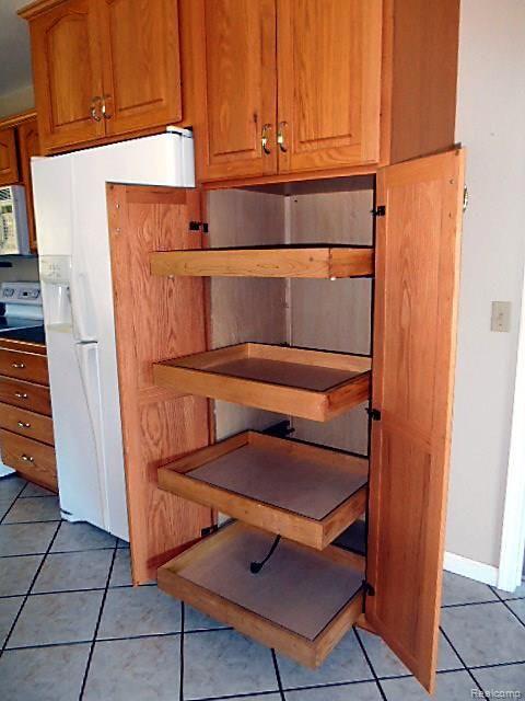 1353 North Maple Leaf Road Lapeer, MI 48446 - Photo 10 of 44 Pull-outs.jpg