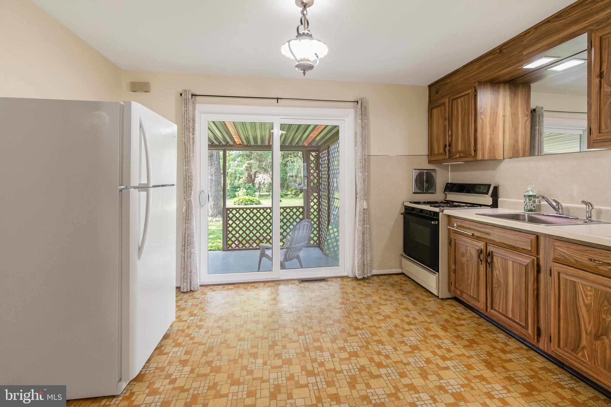 2060 Stone Mill Road Lancaster, PA 17603 - Photo 2 of 17 Kitchen