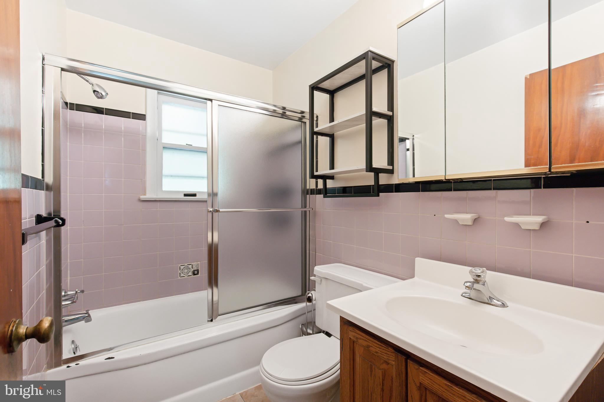 2060 Stone Mill Road Lancaster, PA 17603 - Photo 9 of 17 Full Bathroom