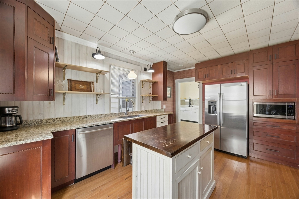 216 Walnut Street Clinton, MA 01510 - Photo 3 of 42