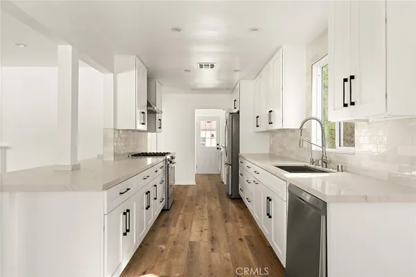 $5,500 | 5840 Allott Avenue, Van Nuys, CA 91401