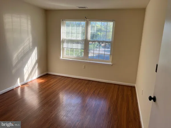 $1,800 | 18336 Streamside Drive, Unit 304, Gaithersburg, MD 20879