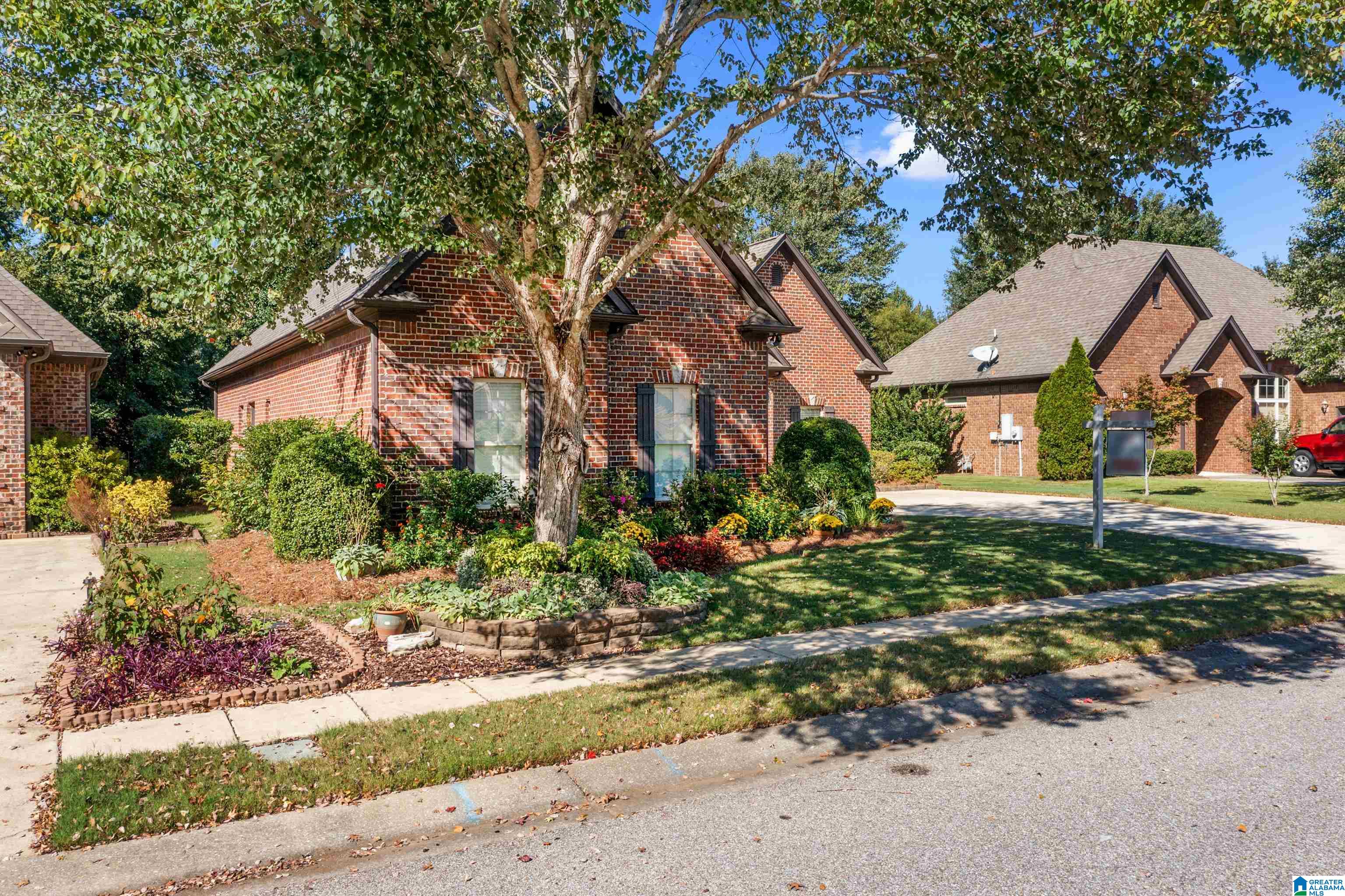 238 Strathaven Lane Pelham, AL 35124 - Photo 4 of 37