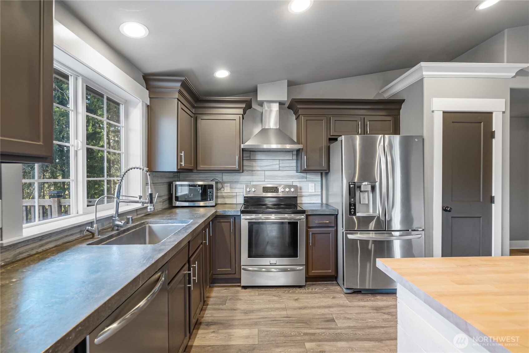 159 Salzer Road Centralia, WA 98531 - Photo 7 of 40 a kitchen with stainless steel appliances granite countertop a sink stove and refrigerator