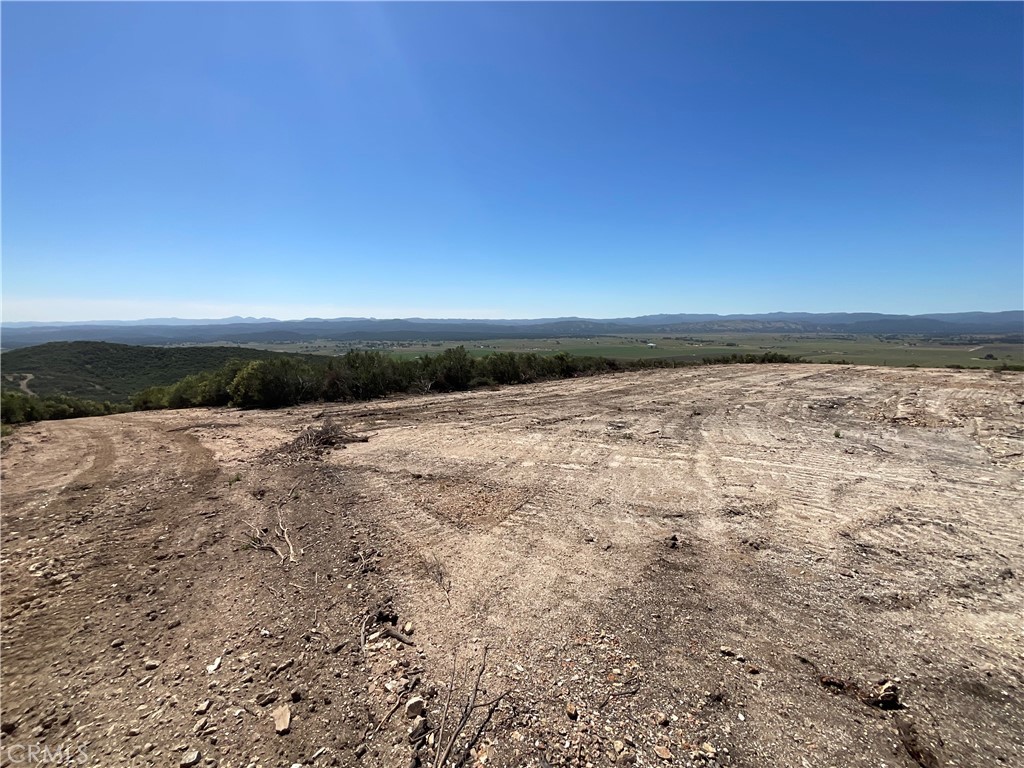 105 Paulsen Road King City, CA 93930 - Photo 16 of 25 a view of empty room with wooden floor