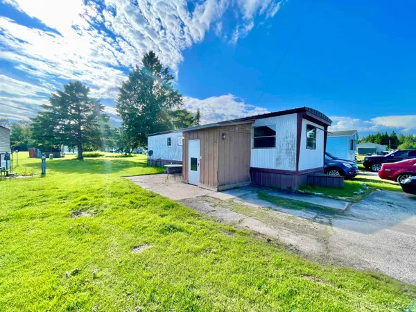 $30,000 | 908 1/2 Arbutus Avenue, Unit 4, Manistique, MI 49854