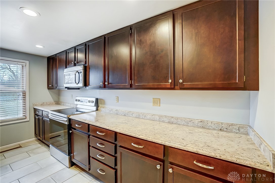 6316 Hemingway Road Dayton, OH 45424 - Photo 9 of 30 Gallery Image 9