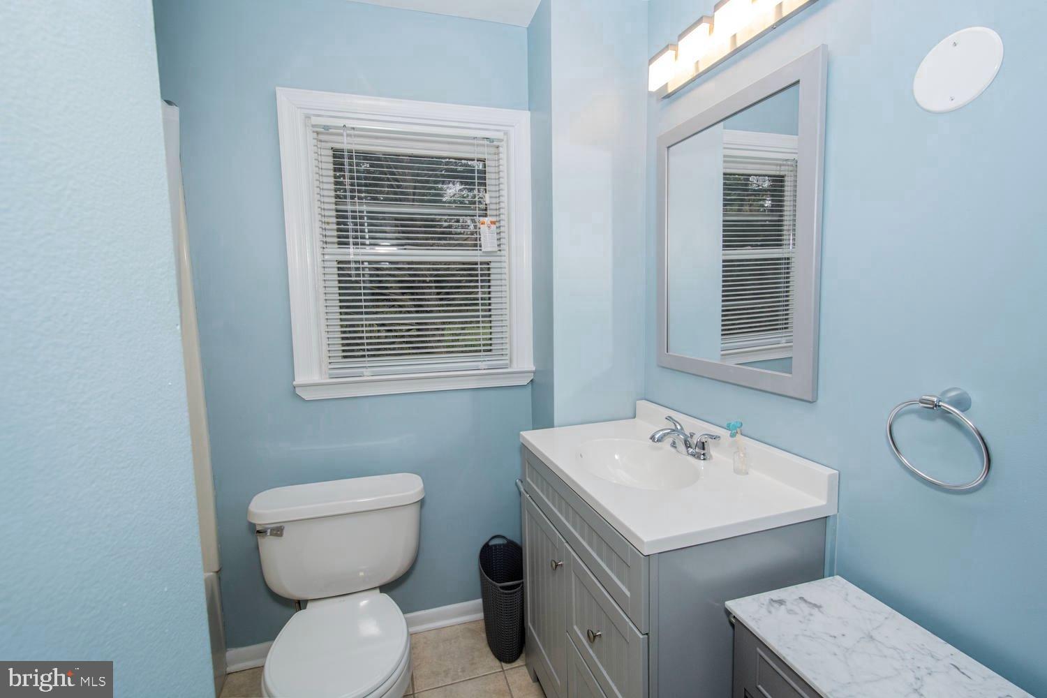 7732 West A W Shore Road Pasadena, MD 21122 - Photo 23 of 43 Main level Full Bath