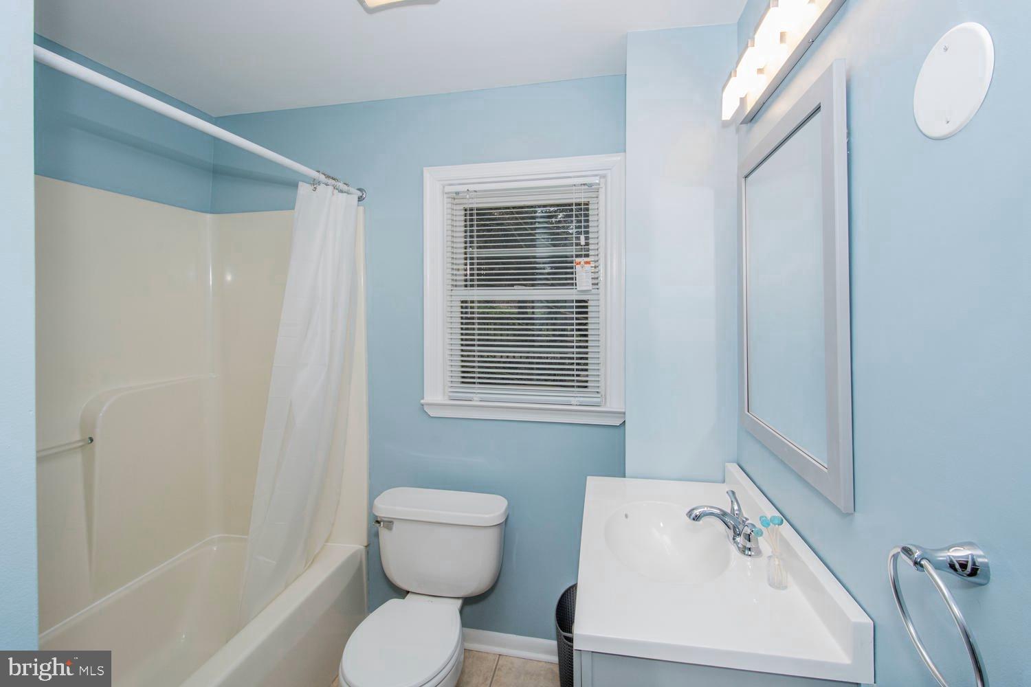 7732 West A W Shore Road Pasadena, MD 21122 - Photo 24 of 43 Main Level Full Bath