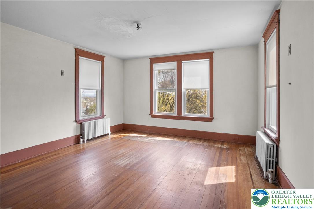 325 West Center Street Nazareth, PA 18064 - Photo 23 of 44