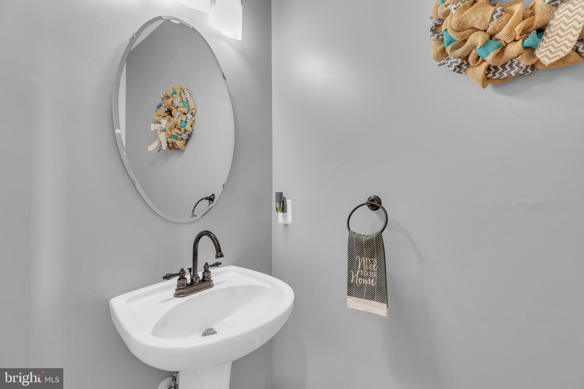 20967 Oneills Way Leesburg, VA 20175 - Photo 28 of 90 Main Level Powder Room