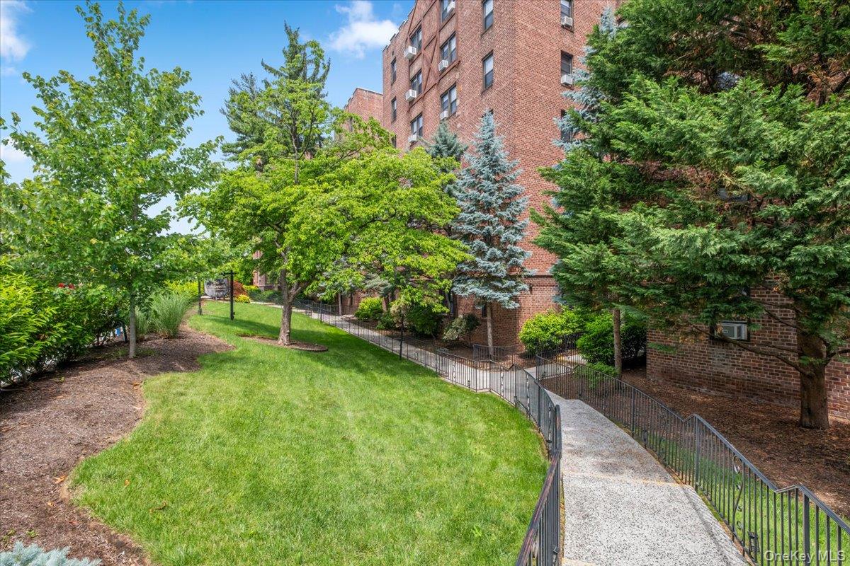 142 Garth Road, Unit 5K Scarsdale, NY 10583 - Photo 25 of 33 Walking path to lobby entrance in front of building