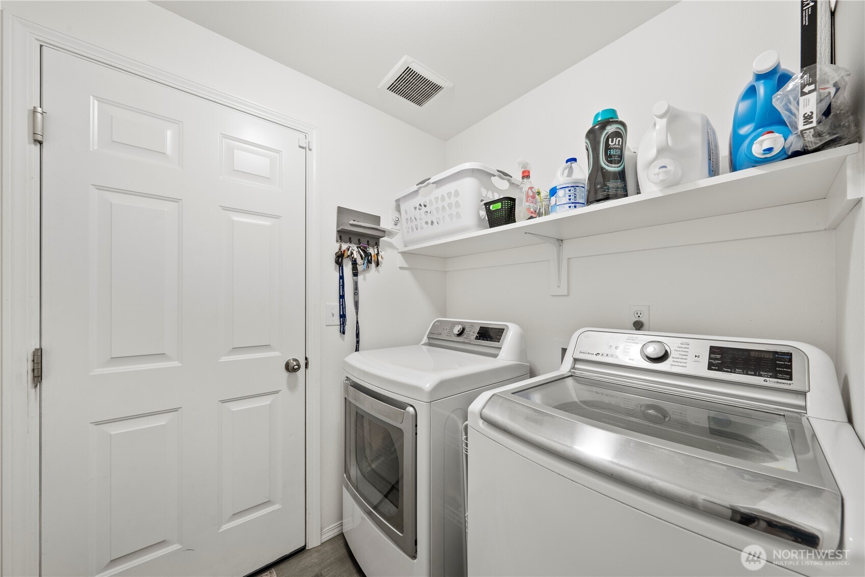 1045 Sandstone Street Othello, WA 99344 - Photo 15 of 20 a utility room with dryer and washer