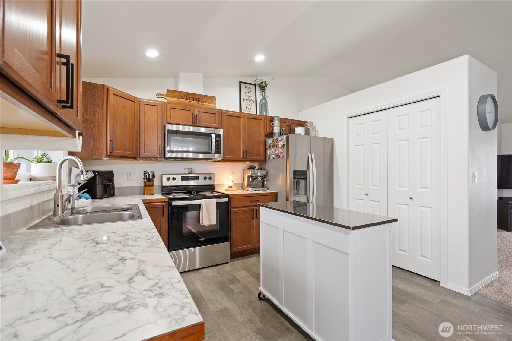 1045 Sandstone Street Othello, WA 99344 - Photo 9 of 20 a kitchen with stainless steel appliances granite countertop a refrigerator stove and a sink