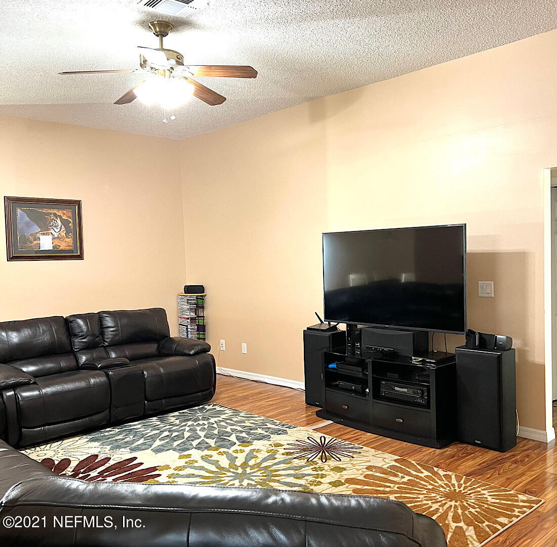 1406 Runes Court Middleburg, FL 32068 - Photo 11 of 29 Living Room