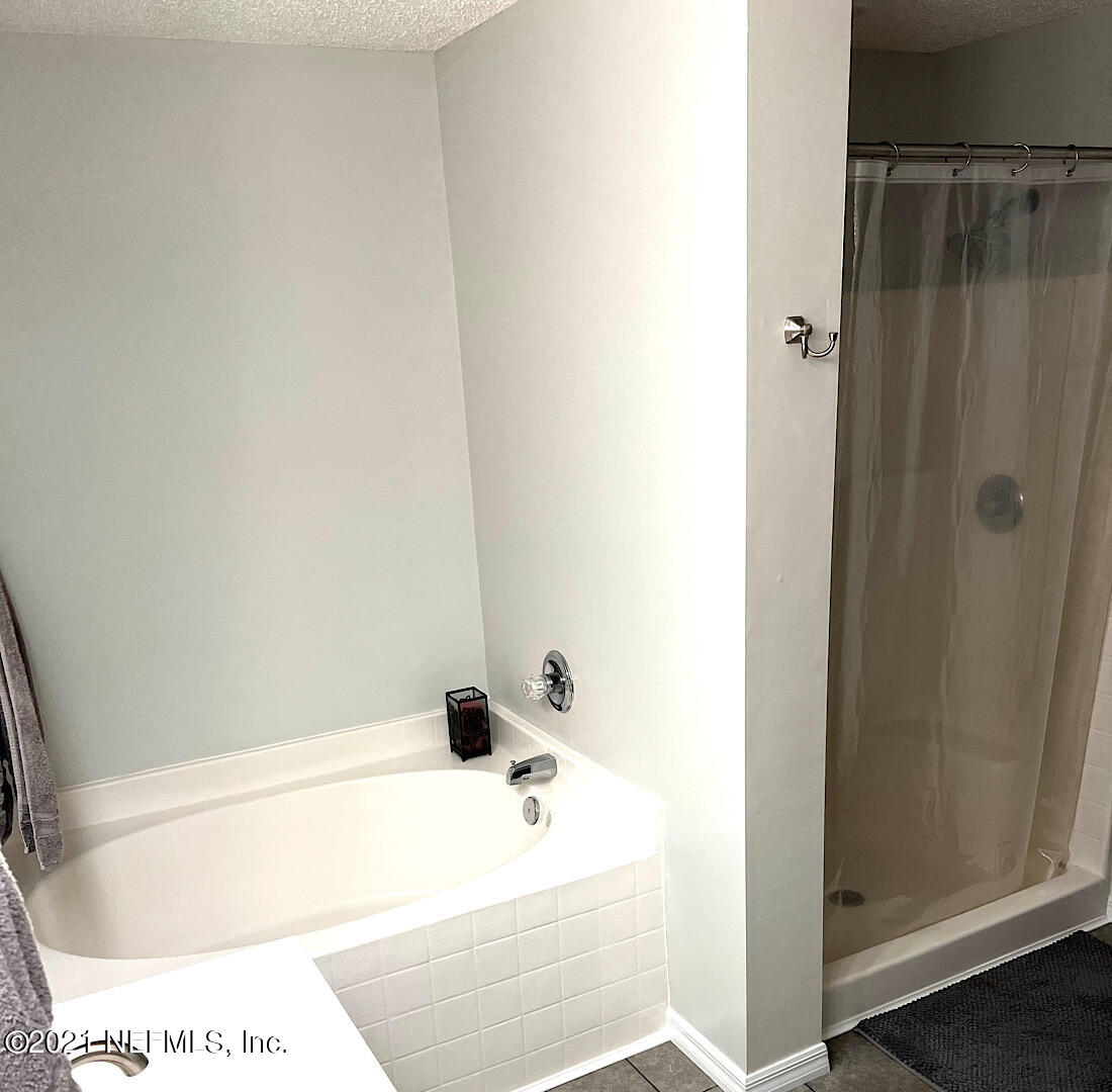 1406 Runes Court Middleburg, FL 32068 - Photo 19 of 29 Tub/Shower