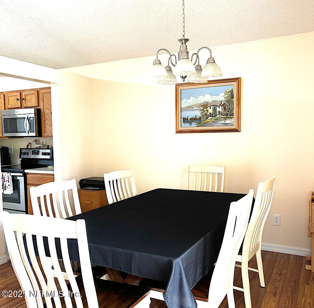 1406 Runes Court Middleburg, FL 32068 - Photo 8 of 29 Dining