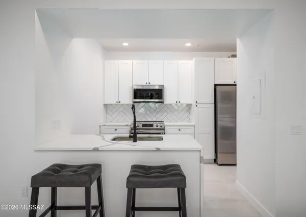 $349,000 | 1500 East Pusch Wilderness Drive, Unit 17105, Tucson, AZ 85737