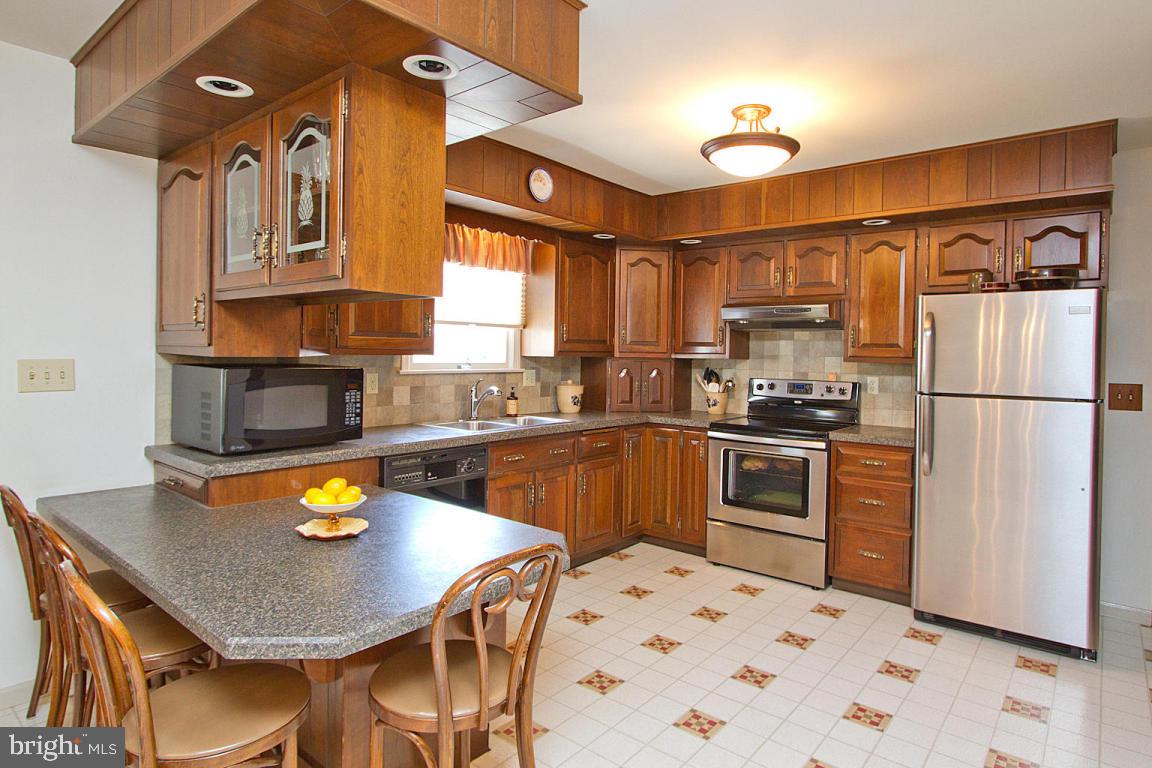 241 Keener Road Lititz, PA 17543 - Photo 12 of 50