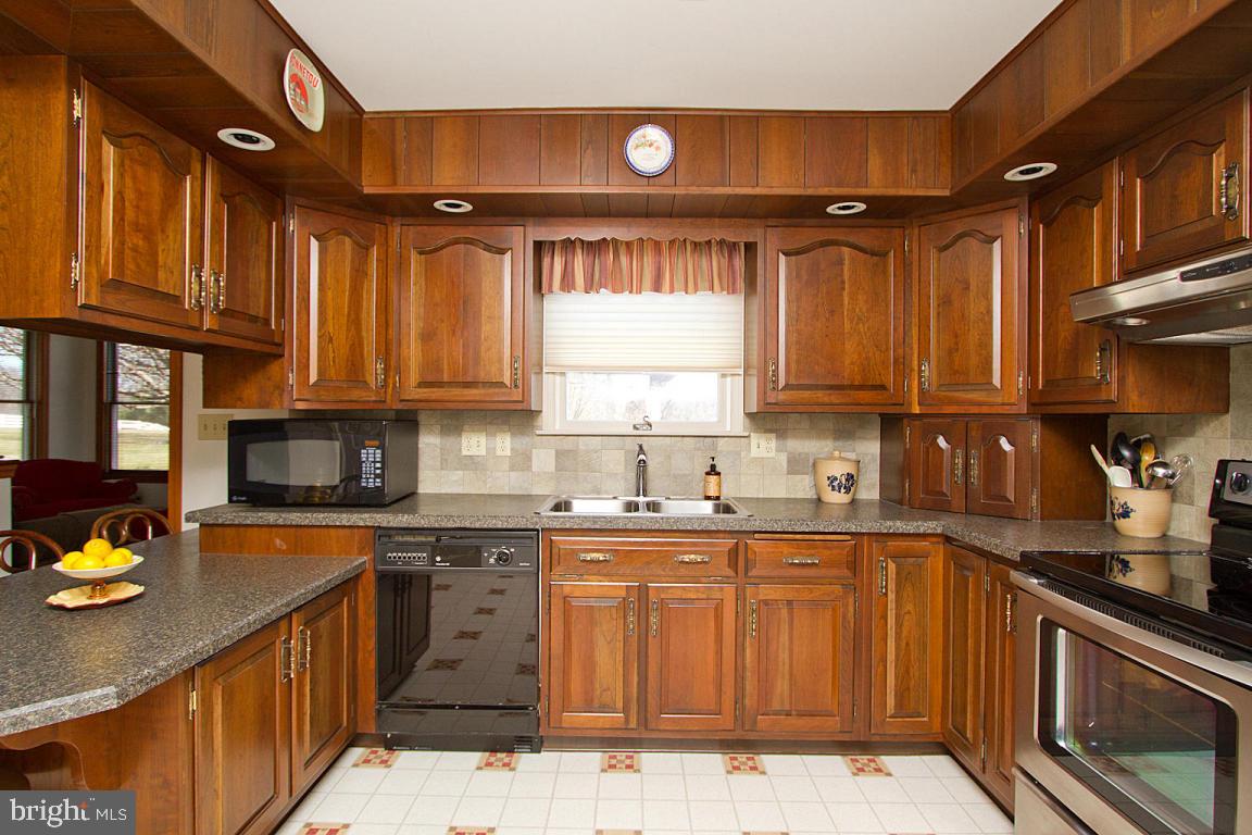 241 Keener Road Lititz, PA 17543 - Photo 14 of 50