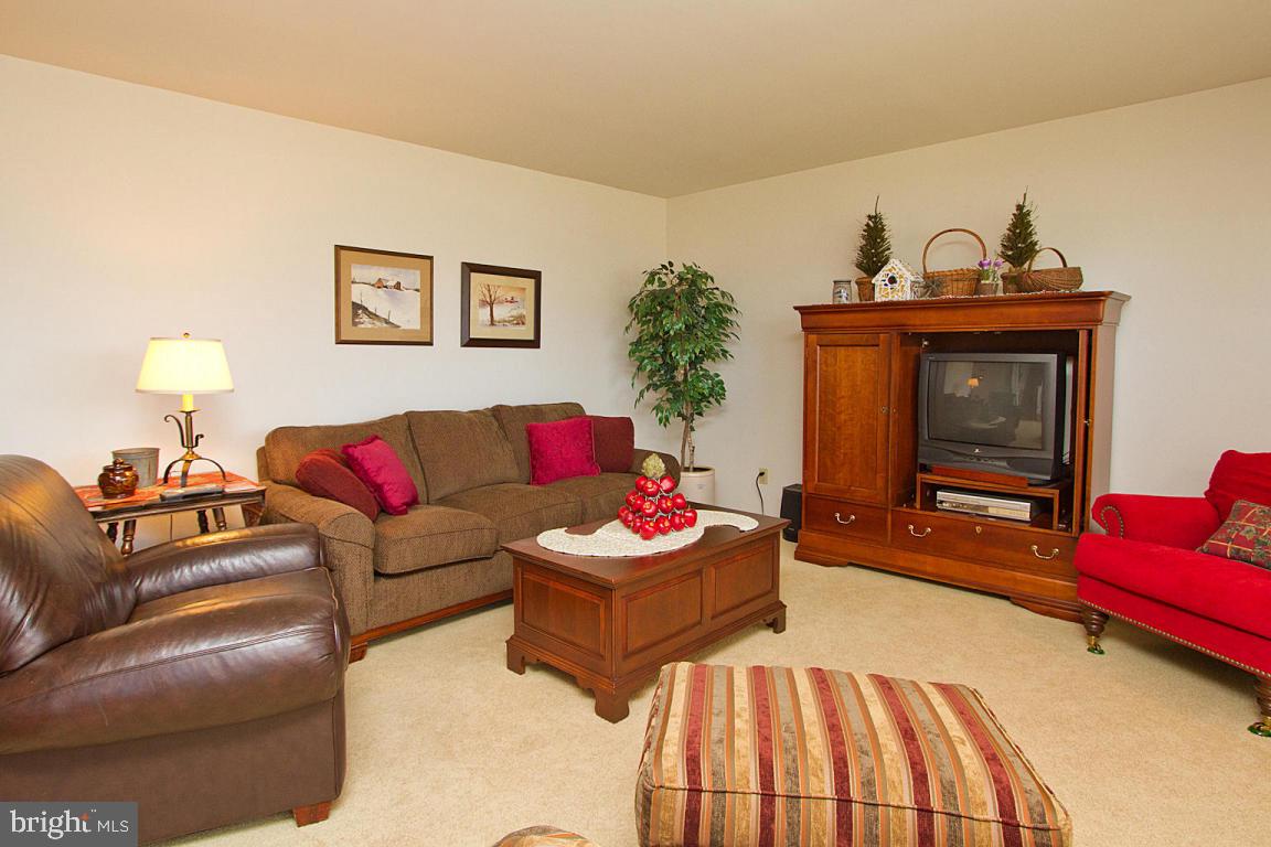241 Keener Road Lititz, PA 17543 - Photo 8 of 50