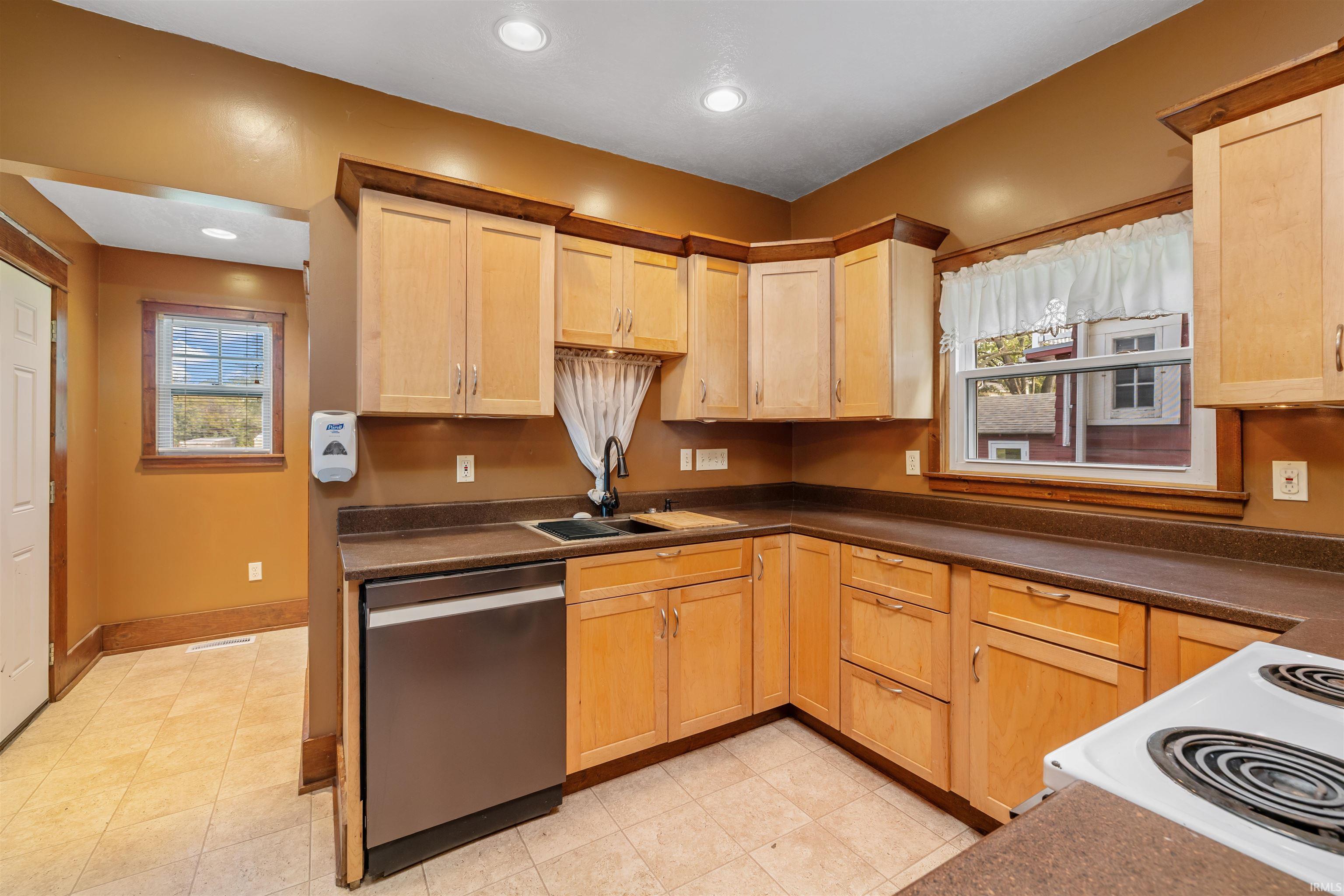 520 North Riley Street Kendallville, IN 46755 - Photo 3 of 35 Gallery Image 3